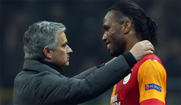 Soutien – Message de Drogba à José Mourinho : «Comment mon «père» peut-il être raciste ?»