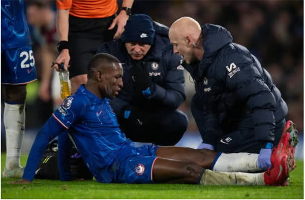 Tanière – Mauvaises nouvelles avant les éliminatoires du Mondial : Nicolas Jackson out deux mois, Iliman Ndiaye touché au genou