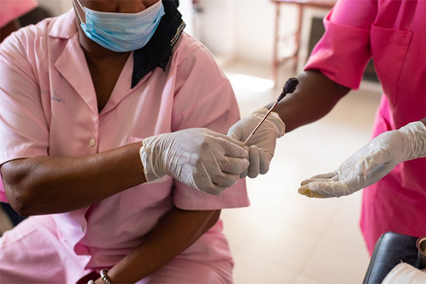 Pour lutter contre le cancer du sein : Duopharm se met au fitness !