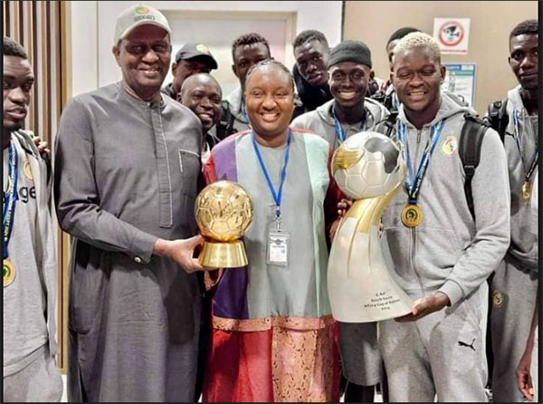 Accueil – Arrivés très tôt lundi matin : Les champions d’Afrique sont là !