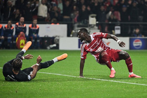 Ligue des Champions : Brest tient tête à Leverkusen, Abdallah Sima sort sur blessure