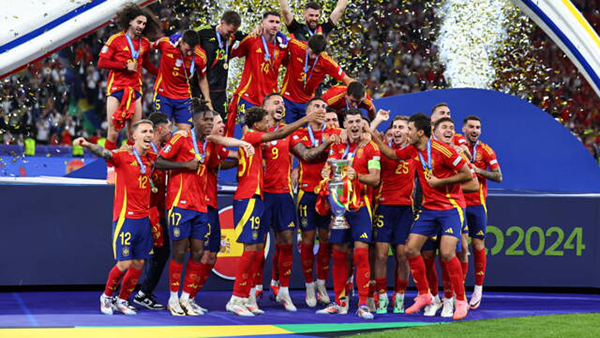 Finale Euro – Après 12 ans sans trophée : L’Espagne renaît en remportant son 4e sacre européen :