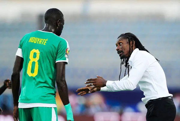 Avenir – Abonné sur le banc, en club et en Equipe nationale : Et si Kouyaté s’inspirait de Sabaly !