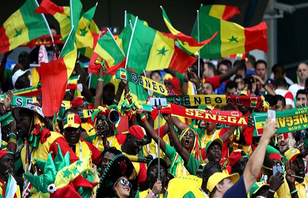 Lendemain de qualification des Lions en huitièmes : Le ministre des Sports décompresse avec les supporters
