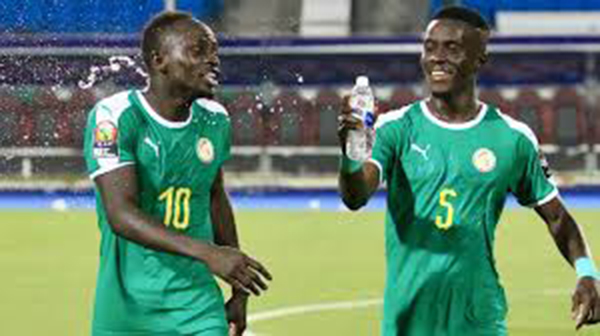 Gana passeur, Mané buteur Les centenaires vous saluent bien !