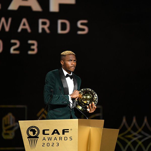 CAF – Lauréats Awards 2023 : Victor Oshimen meilleur joueur, Lamine Camara meilleur jeune !