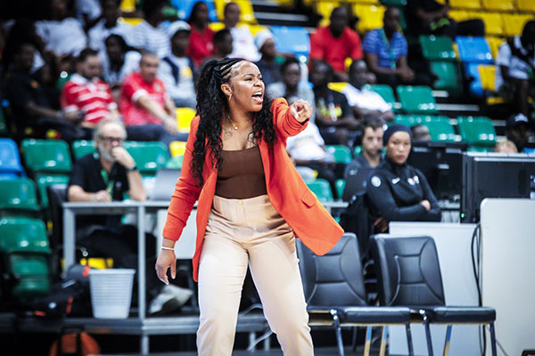 Projecteur – Première femme coach à remporter l’Afrobasket : Rena Wakama entre dans l’histoire !