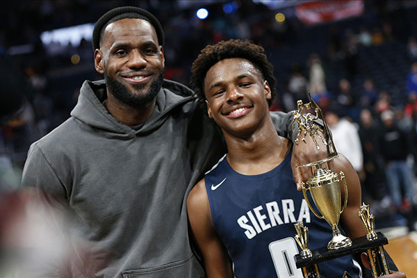 Basket – Terrible nouvelle pour LeBron : Son fils aîné, Bronny James, victime d’un arrêt cardiaque à l’entraînement