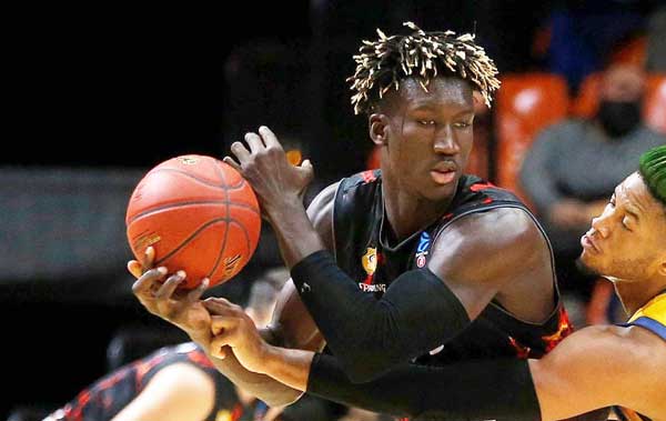 Basket : Khalifa Diop s’engage avec Baskonia Vitoria