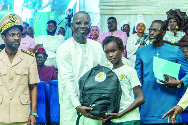 School kit distribution in the commune of Cambérène: Doune Pathé Mbengue throws his hat in the ring for Dakar mayor