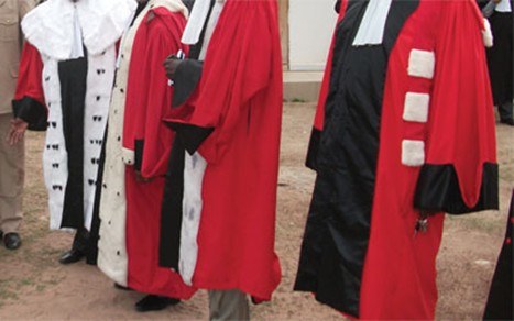 Justice en panne : 35 magistrats au chômage, une cinquantaine en attente : L’Etat doit sortir de son silence !